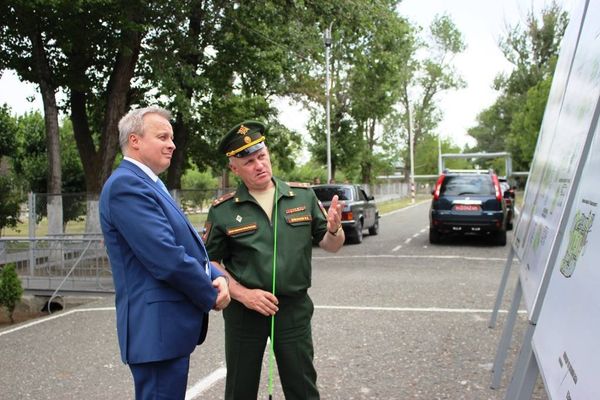 Посол России в Армении Сергей Копыркин посетил 102-ю базу (5 июля 2018). Гюмри - Sputnik Армения