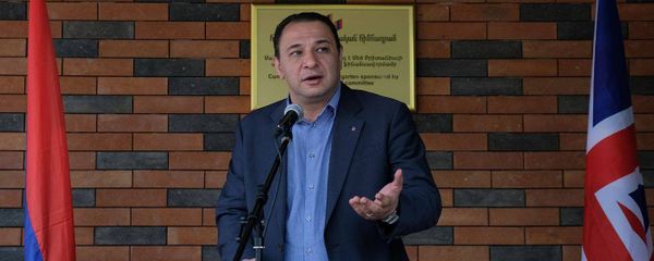 Исполнительный директор Всеармянского фонда Айастан Ара Варданян на открытии детского сада села Ахцк (23 мая 2018). Арагацотн - Sputnik Արմենիա