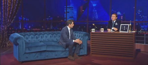 Личный фотограф президента Армении Давид Акопян на телепередаче Түнгі студия в Казахстане - Sputnik Армения