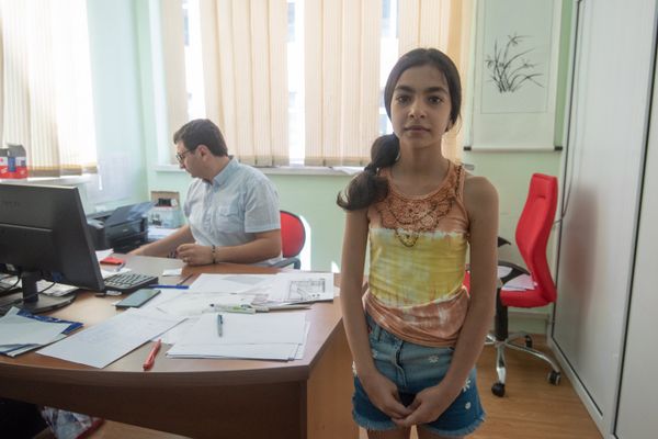 Поступающая в ереванскую школу с китайским обучением Карине Авагян Поступающая в ереванскую школу с китайским обучением Карине Авагян - Sputnik Армения