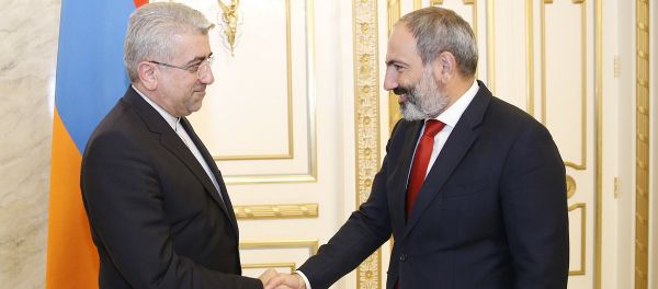 Премьер-министр Армении Никол Пашинян принял министра энергетики Ирана Резу Ардаканиана - Sputnik Армения
