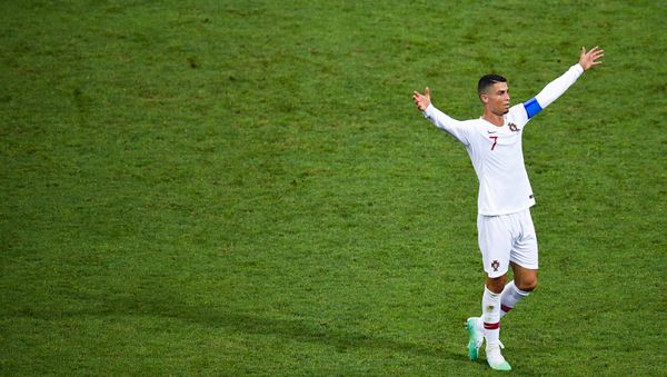 Криштиану Роналду в матче 1/8 финала чемпионата мира по футболу между сборными Уругвая и Португалии (30 июня 2018). Сочи - Sputnik Армения