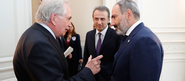 Премьер-министр Армении Никол Пашинян встретился с экспертами Карнеги Европа (11 июля 2018). Брюссель Премьер-министр Армении Никол Пашинян встретился с экспертами Карнеги Европа (11 июля 2018). Брюссель - Sputnik Армения