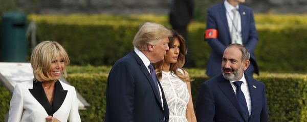 Премьер-министр Армении Никол Пашинян, Президент и Первая леди США Дональд и Меланья Трамп перед ужином стран-партнеров НАТО (11 июля 2018). Брюссель - Sputnik Армения
