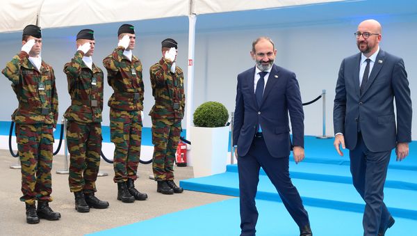 Премьер-министры Армении и Бельгии Никол Пашинян и Шарль Мишель перед ужином стран-партнеров НАТО (11 июля 2018). Брюссель - Sputnik Армения