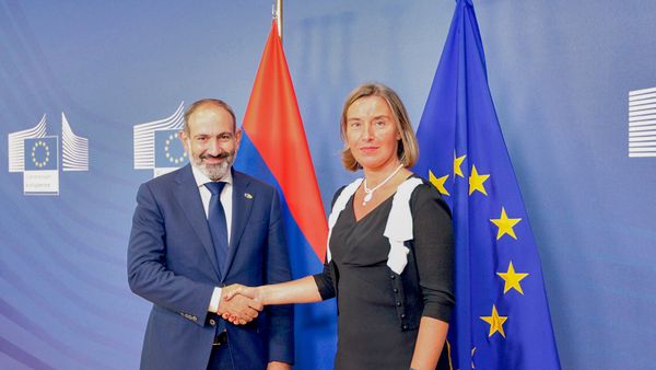 Премьер-министр Армении Никол Пашинян встретился с вице-председателем Еврокомиссии Федерикой Могерини (11 июля 2018). Брюссель - Sputnik Армения