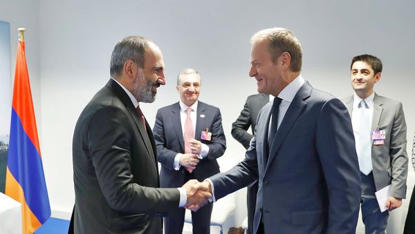 Премьер-министр Армении Никол Пашинян встретился с Председателем Европейского совета Дональдом Туском (12 июля 2018). Брюссель - Sputnik Армения