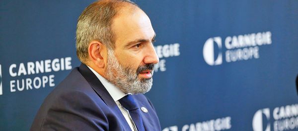 Премьер-министр Армении Никол Пашинян на встрече с экспертами Карнеги Европа (11 июля 2018). Брюссель Премьер-министр Армении Никол Пашинян на встрече с экспертами Карнеги Европа (11 июля 2018). Брюссель - Sputnik Армения