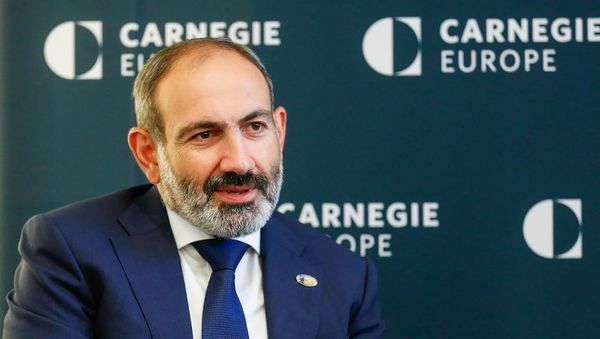 Премьер-министр Армении Никол Пашинян на встрече с экспертами Карнеги Европа (11 июля 2018). Брюссель - Sputnik Армения