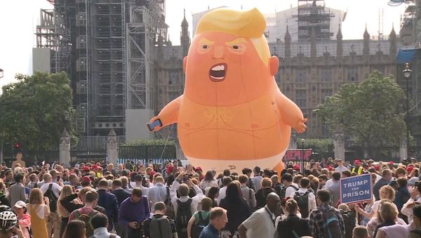 Надувной Трамп принял участие в протестах в Лондоне - Sputnik Армения