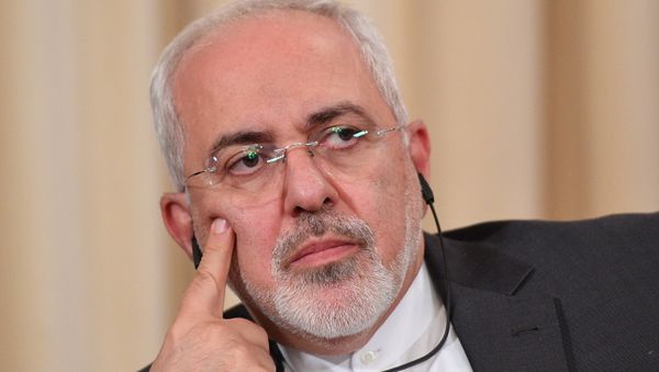 Министр иностранных дел Исламской Республики Иран Мухаммад Джавад Зариф во время совместной пресс-конференции по итогам трехсторонней встречи в Москве с главами МИД России и Турции (28 апреля 2018). Москвa - Sputnik Армения