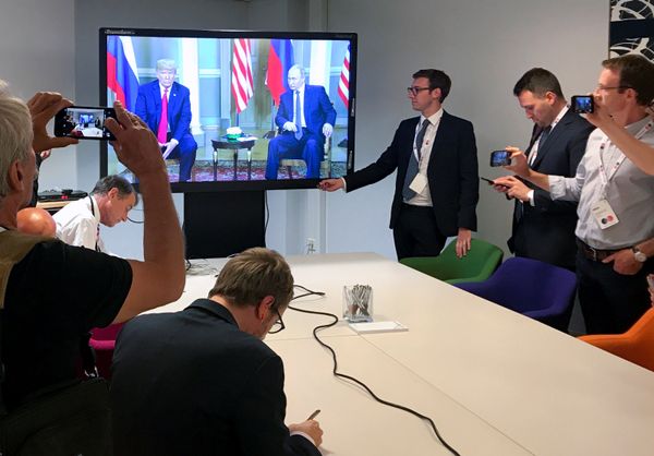 Журналисты во время встречи президентов России и США Владимира Путина и Дональда Трампа в президентском дворце (16 июля 2018). Хельсинки - Sputnik Армения