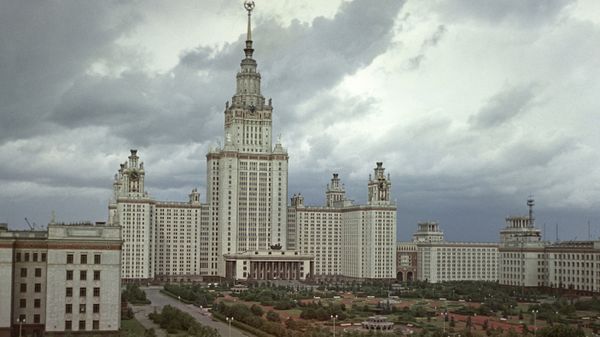 Здание МГУ имени Ломоносова в Москве - Sputnik Армения