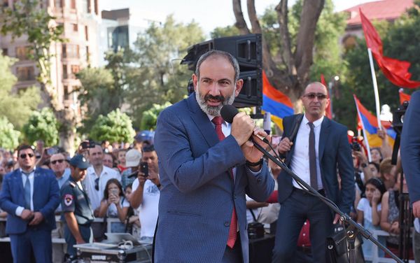 Երևանում բացվեց Արամ Մանուկյանի արձանը - Sputnik Արմենիա