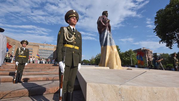 Oфициальноe открытиe памятника Арама Манукяна (17 июля 2018). Еревaн - Sputnik Армения