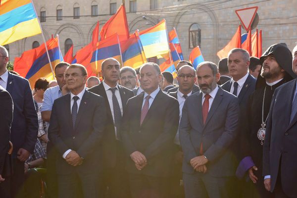 Oфициальноe открытиe памятника Араму Манукяну (17 июля 2018). Еревaн - Sputnik Армения