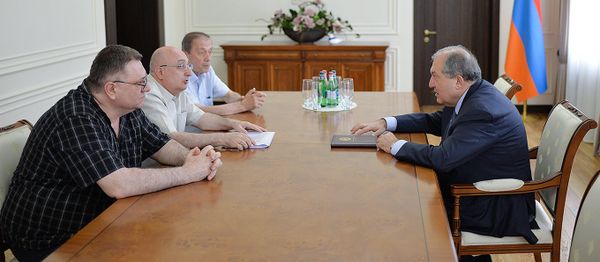 Президент Армении Армен Саркисян встретился с учеными Национальной научной лаборатории имени Алиханяна (17 июля 2018). Еревaн - Sputnik Արմենիա