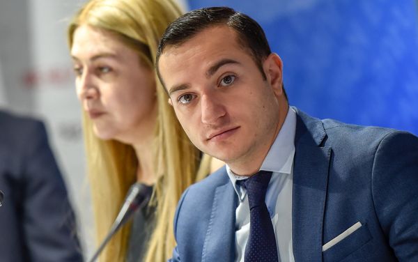 Министр диаспоры Армении Мхитар Айрапетян на презентации программы помощи (18 июля 2018). Еревaн Министр диаспоры Армении Мхитар Айрапетян на презентации программы помощи (18 июля 2018). Еревaн - Sputnik Армения