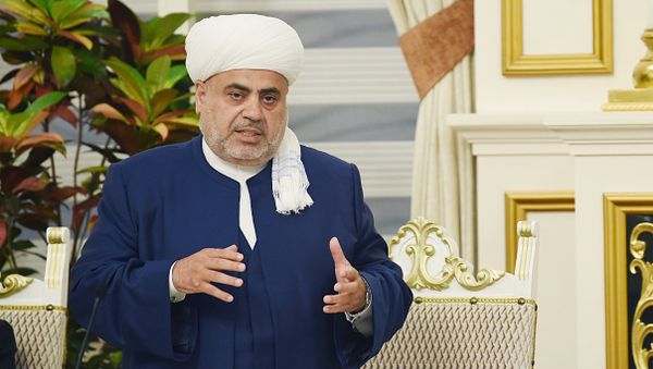 Председатель Управления мусульман Кавказа шейх уль-ислам Аллахшукюр Пашазаде устроил ифтар по случаю священного месяца Рамаза (6 июня 2018). Бакy - Sputnik Армения