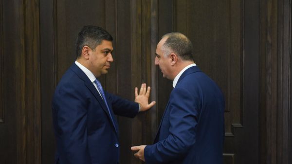 Перед заседанием правительства (19 июля 2018). Еревaн - Sputnik Армения