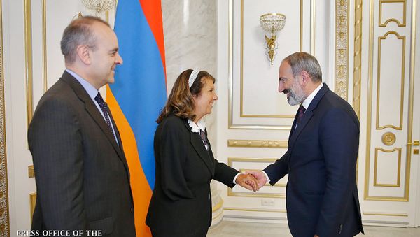 Премьер-министр Армении Никол Пашинян принял специального представителя действующего председателя ОБСЕ Паолу Северино (19 июля 2018). Еревaн - Sputnik Արմենիա