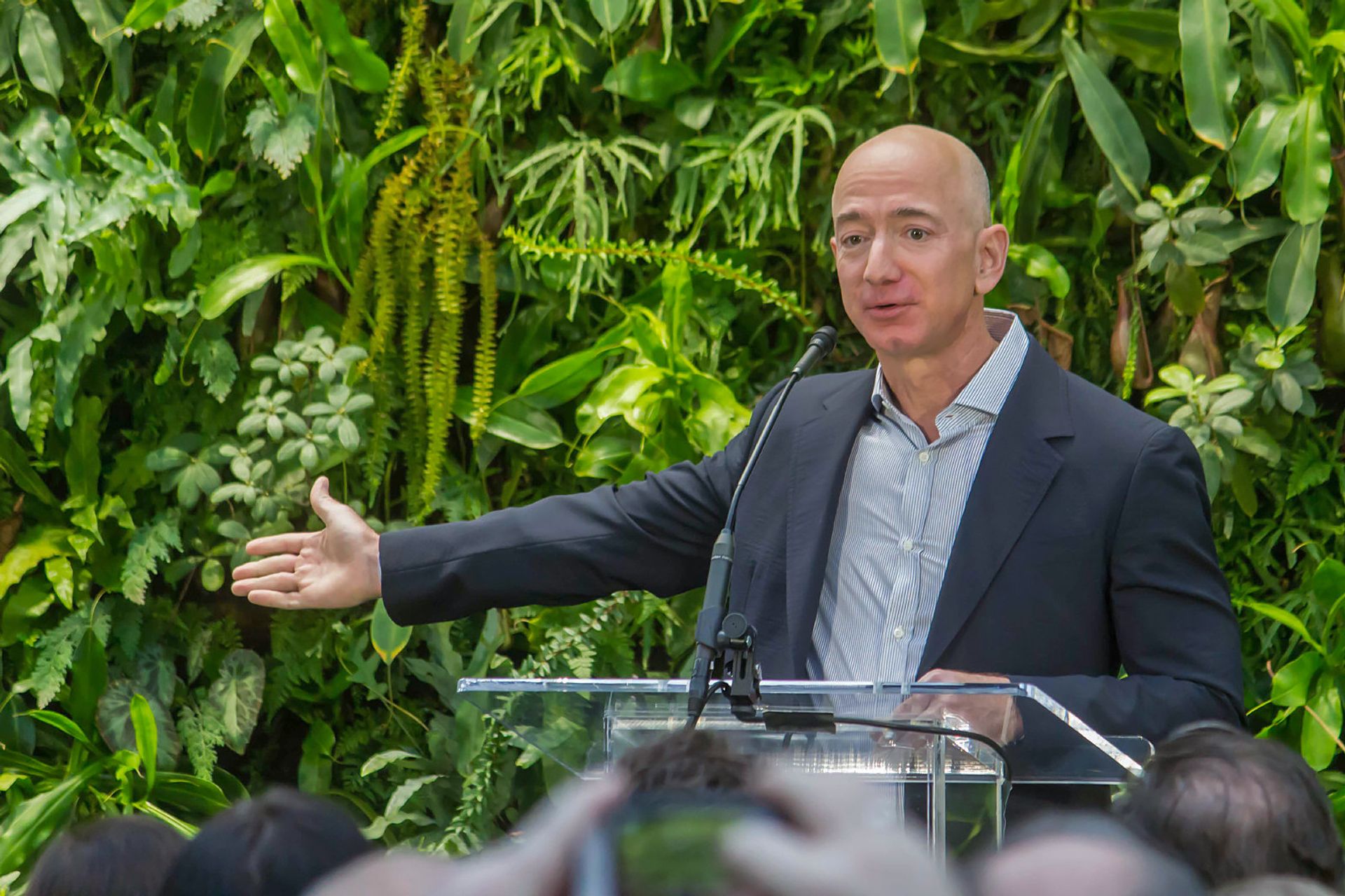 Главный исполнительный директор Amazon Джефф Безос на торжественном открытии Amazon Spheres (29 января 2018). Сиэтл, штат Вашингтон, СШA - Sputnik Արմենիա, 1920, 16.10.2026