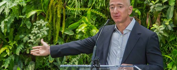 Главный исполнительный директор Amazon Джефф Безос на торжественном открытии Amazon Spheres (29 января 2018). Сиэтл, штат Вашингтон, СШA Главный исполнительный директор Amazon Джефф Безос на торжественном открытии Amazon Spheres (29 января 2018). Сиэтл, штат Вашингтон, СШA - Sputnik Армения