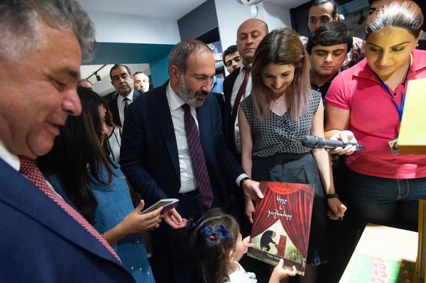 ՀՀ վարչապետ Նիկոլ Փաշինյանը «Զանգակ» գրախանութի բացմանը - Sputnik Արմենիա