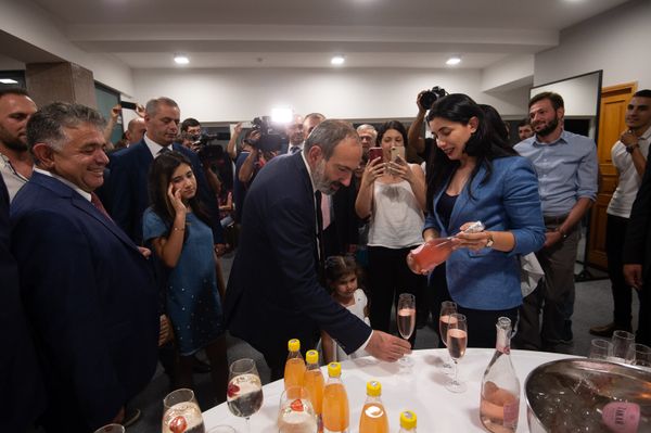 ՀՀ վարչապետ Նիկոլ Փաշինյանը «Զանգակ» գրախանութի բացմանը - Sputnik Արմենիա