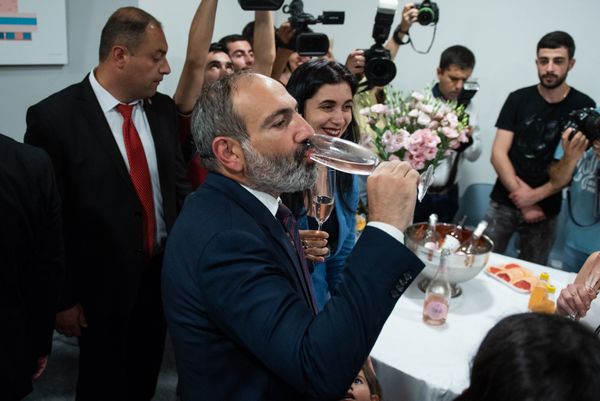 ՀՀ վարչապետ Նիկոլ Փաշինյանը «Զանգակ» գրախանութի բացմանը - Sputnik Արմենիա
