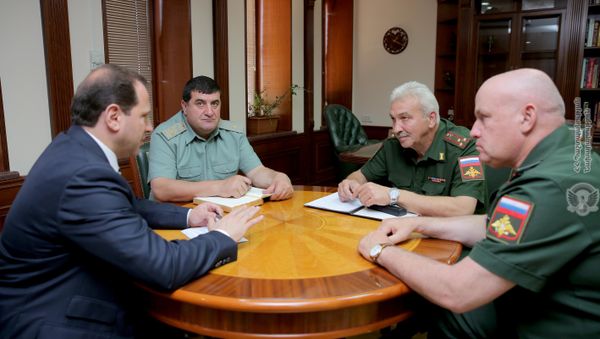 Давид Тоноян принял представителей Южного военного округа - Sputnik Армения