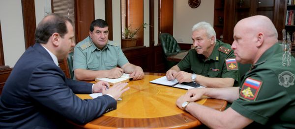 Давид Тоноян принял представителей Южного военного округа - Sputnik Армения