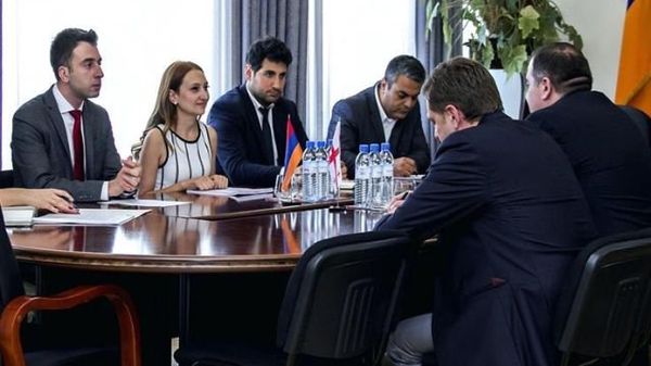 Встреча министра культуры Армении Лилит Макунц с Чрезвычайным и Полномочным послом Грузии в Армении Георгием Саганелидзе - Sputnik Արմենիա