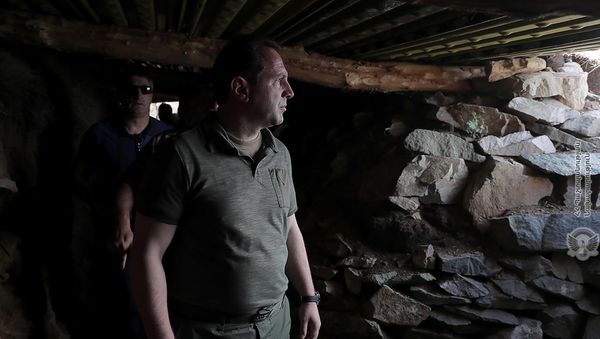 Министр обороны Армении Давид Тоноян на юго-восточной границе республики (21 июля 2018). Армения - Sputnik Армения