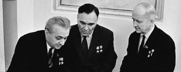 Микоян, Яковлев и Сухой Микоян, Яковлев и Сухой - Sputnik Արմենիա