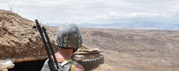 Военнослужащий армянской армии на боевой позиции - Sputnik Արմենիա