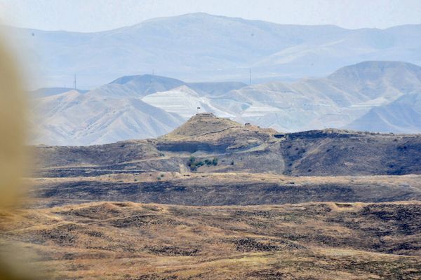 Азербайджанский Эверест или жертвенный алтарь в Карабахе: остановка – Леле-Тепе Азербайджанский Эверест или жертвенный алтарь в Карабахе: остановка – Леле-Тепе - Sputnik Армения