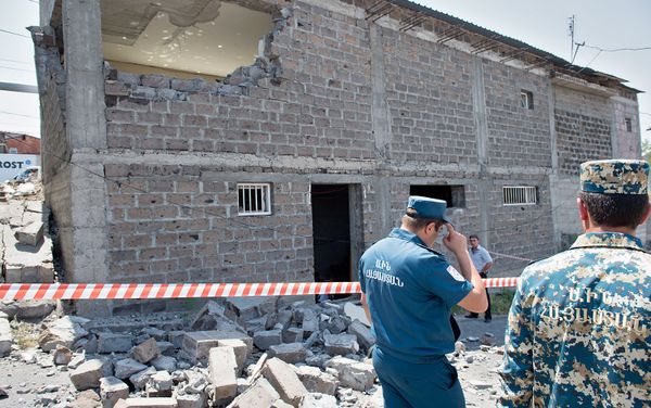 Взрыв производственного цеха в Чарбахе, Ереван - Sputnik Армения