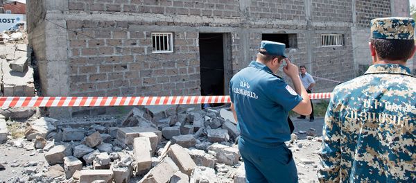 Взрыв производственного цеха в Чарбахе, Ереван - Sputnik Армения