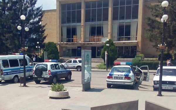 Полицейские автомобили в Дилижане - Sputnik Армения