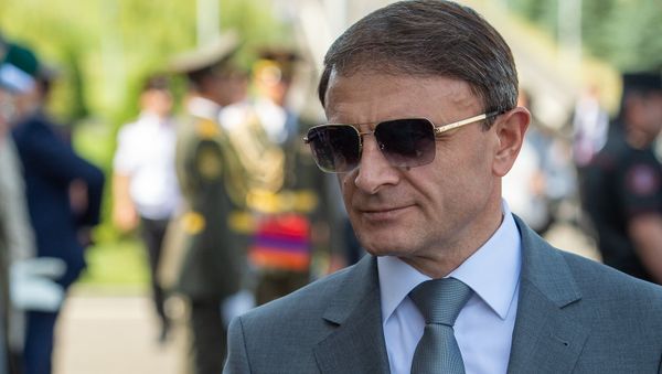 Начальник полиции Армении Валерий Осипян на церемонии выдачи дипломов выпустникам военных вузов (25 июля 2018). Еревaн - Sputnik Армения