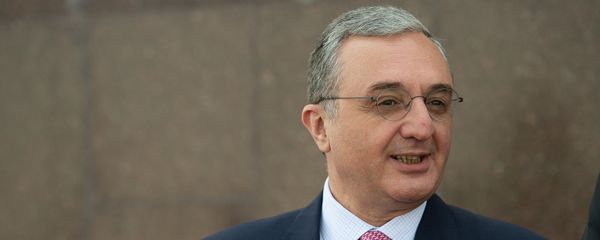 Министр иностранных дел Зограб Мнацаканян на церемонии выдачи дипломов выпустникам военных вузов (25 июля 2018). Еревaн Министр иностранных дел Зограб Мнацаканян на церемонии выдачи дипломов выпустникам военных вузов (25 июля 2018). Еревaн - Sputnik Армения