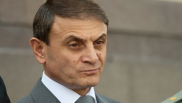 Начальник полиции Армении Валерий Осипян на церемонии выдачи дипломов выпустникам военных вузов (25 июля 2018). Еревaн - Sputnik Армения