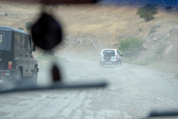 Азербайджанский Эверест или жертвенный алтарь в Карабахе: остановка – Леле-Тепе Азербайджанский Эверест или жертвенный алтарь в Карабахе: остановка – Леле-Тепе - Sputnik Армения