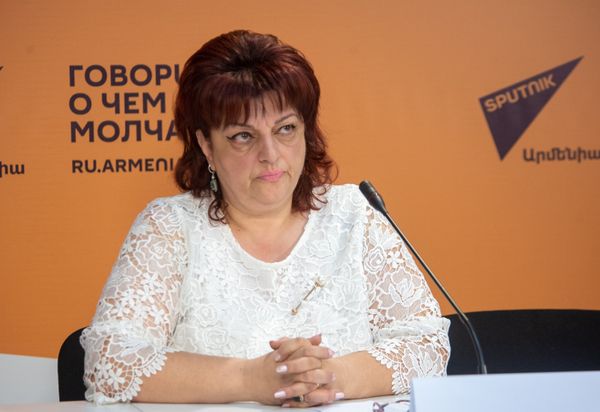 Виолетта Габриелян во время видеомоста по теме Как возрождают национальные породы собак в постсоветских странах - Sputnik Армения