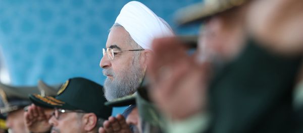 Президент Ирана Хасан Роухани на ежегодном военном параде (22 сентября 2017). Тегеран, Иран - Sputnik Армения