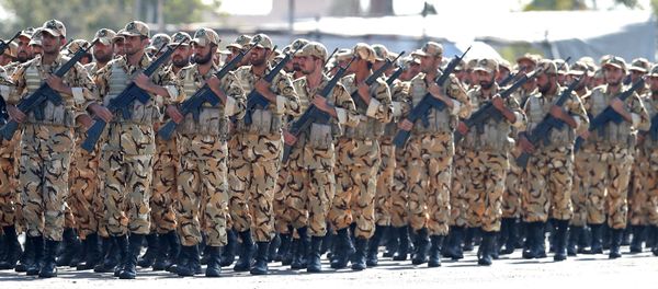 Марш военнослужащих Ирана во время ежегодного военного парада (22 сентября 2017). Тегеран Марш военнослужащих Ирана во время ежегодного военного парада (22 сентября 2017). Тегеран - Sputnik Армения