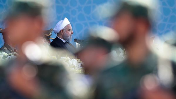 Президент Ирана Хасан Роухани на ежегодном военном параде (22 сентября 2017). Тегеран, Иран - Sputnik Армения