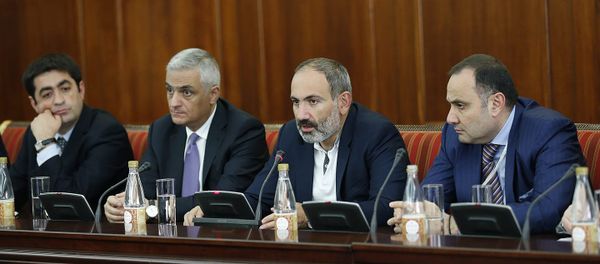 Встреча армянской делегации во главе с премьер-министром Николом Пашиняном с армянскими предпринимателями Северо-Западного федерального округа РФ (26 июля 2018). Санкт-Петербург - Sputnik Армения