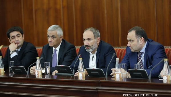 Встреча армянской делегации во главе с премьер-министром Николом Пашиняном с армянскими предпринимателями Северо-Западного федерального округа РФ (26 июля 2018). Санкт-Петербург - Sputnik Армения